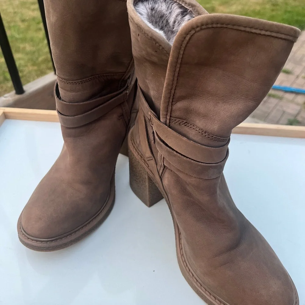 Elegant Tan Heeled Boots EU38 like New - Picture 8 of 10